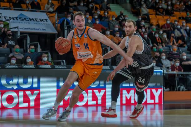 尤其在中场 尤其在中场